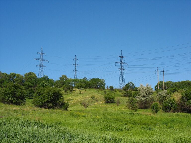 Ukrayna’da 100 Bin Kişi Elektriksiz, Kesinti Planları Sıkıla