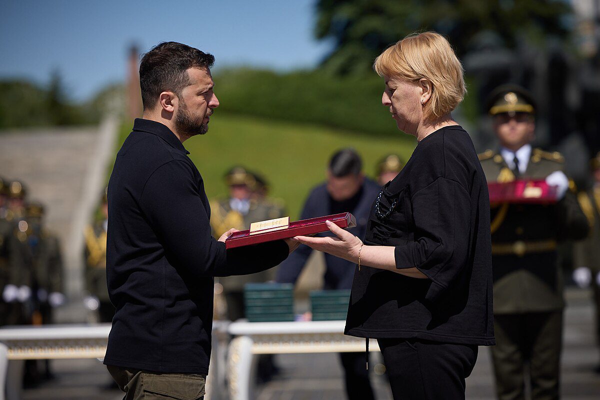 Kherson’da Sivil Araç Dronla Saldırısı: 3 Yaralı