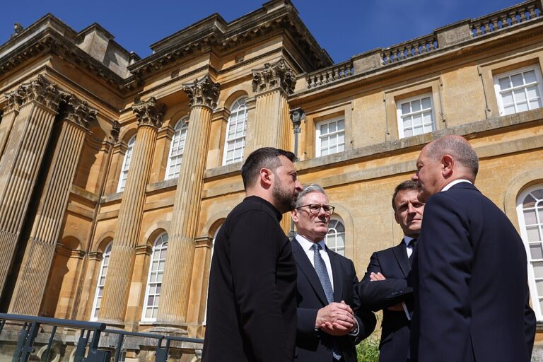 Macron, Çin’de Putin’e Ukrayna İçin Baskı Yapacak