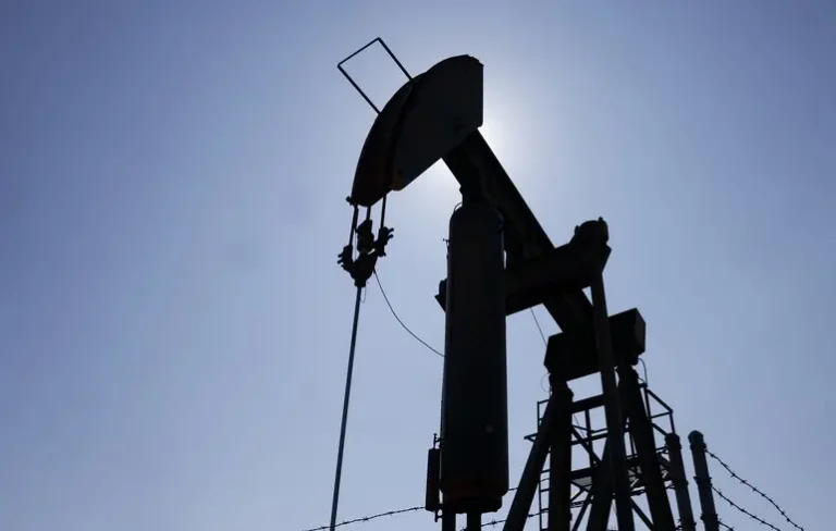 Ukrayna Petrol Fiyatları Artıyor: Brent $61, WTI $57