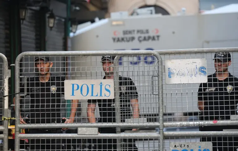 Türkiye'de 7 Polis IŞİD Çarpışmasında Yaralandı (29 Aralık)