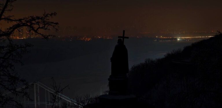 Kiev’de Rus Saldırıları Sonrası Gençlerin Hayatta Kalma Stra