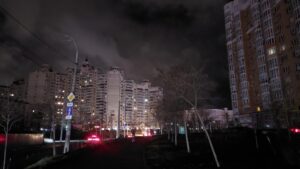 Karanlık Kışta Kyiv: Elektrik Kesintileri ve Hayatta Kalma
