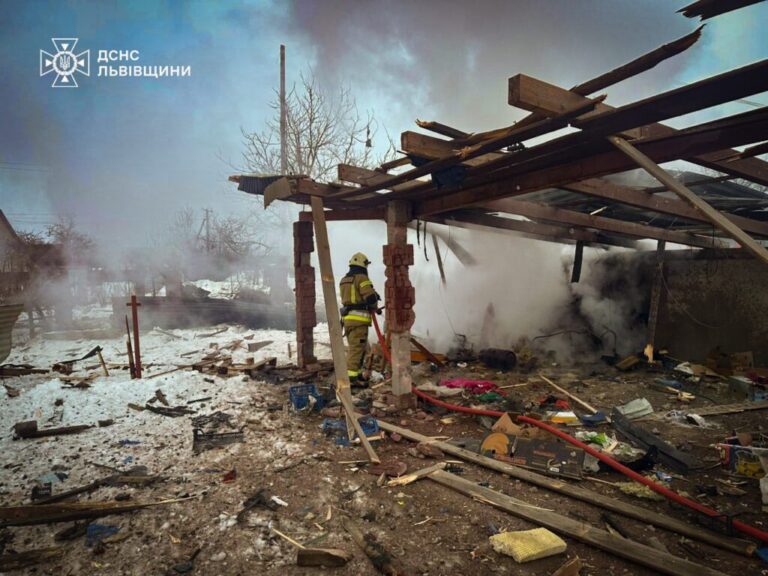 Zelenski: Rusya 400 dron ve 40 füze ile enerjiyi hedef aldı