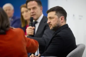Zelenskiy: Lviv'de 10.000 asker Rus'u durduramaz